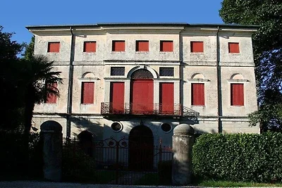 Modernes Ferienhaus in Romano mit Garten