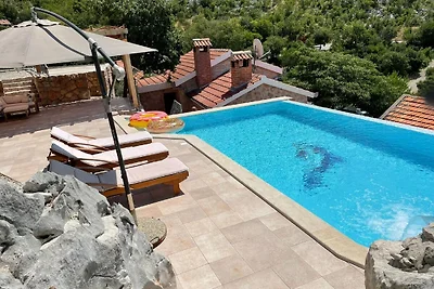 Schönes Ferienhaus in Starigrad