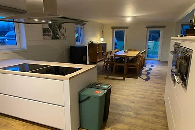 Modernes Ferienhaus mit ruhigem Garten in...