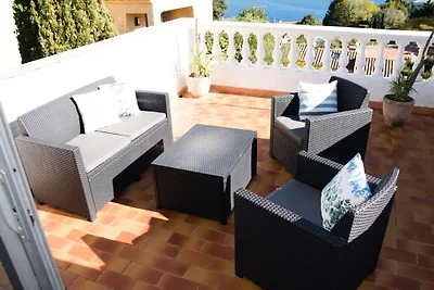 Villa con piscina e campo da tennis in comune