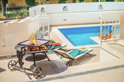 Moderne villa in Novigrad met privézwembad