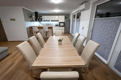 Three Bedroom Holiday Home with Terrace and...