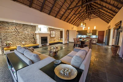 Luxusvilla Karibu mit Swimmingpool am Fluss i...