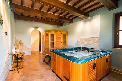 Luxuriöses Landhaus mit Whirlpool in Umbrien