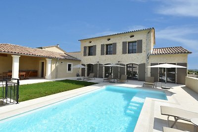 Villa met verwarmd privézwembad bij Uzès