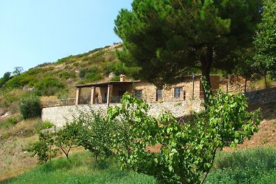 Hermosa casa rural en Cetraro con terraza