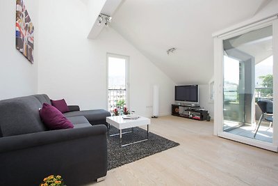 Topfloor comfortable luxury apartment with pr...