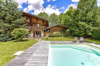 Central Chalet with Hot Tub, Outdoor Pool...
