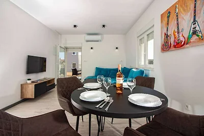 Modern Apartments with Private Balcony - Prem...