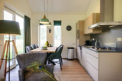 Bungalow mit einer überdachten Terrasse