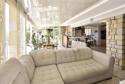 Villa in Antibes mit Pool und Meerblick