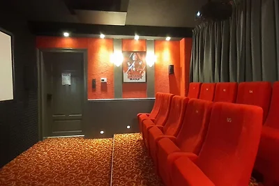 Villa mit Heimkino, Sauna