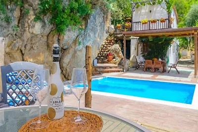 Bauernhaus am Fluss in Algarinejo