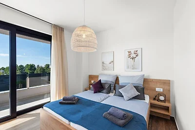 Moderne Villa mit privatem Pool, für 8...