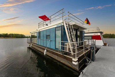 Havel Houseboat Serenity