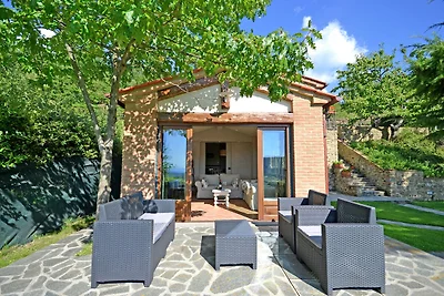 Verlockendes Ferienhaus in Cortona mit Pool
