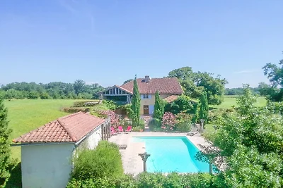 Schönes Bauernhaus mit privatem Pool