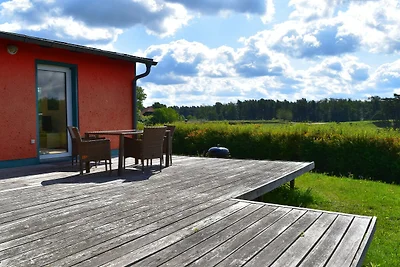 Vakantiehuis met groot terras aan het water