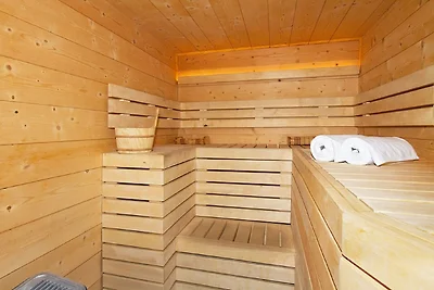 Geräumiges Chalet mit Sauna und Außenpool