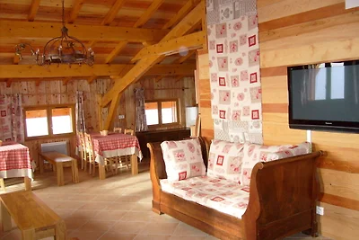 Chalet mit Skifahren und Reiten in der Nähe