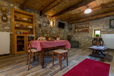 Ferienhaus in Polje mit Garten