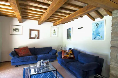 Elegante villa in pietra con piscina