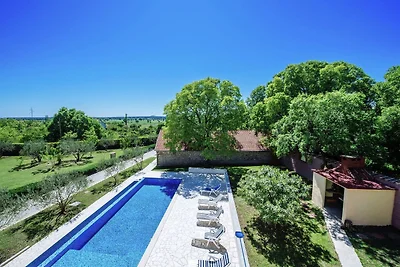 Moderna casa vacanze con piscina a Kakma