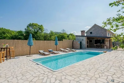 Eli Rustic mit privatem Pool