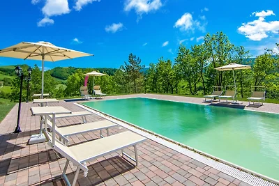 Landhaus mit Pool in der Marken-Region