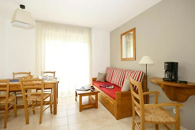 Casa colorata in una zona ricca di castelli a...