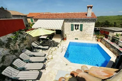 Villa in Tinjan met zwembad