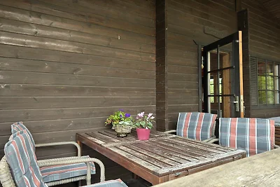 Baita in legno con vista sul pascolo, Eschede