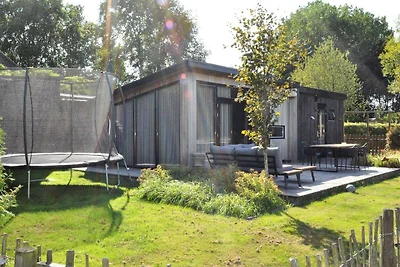 Chalet in Friesland mit umzהuntem Garten