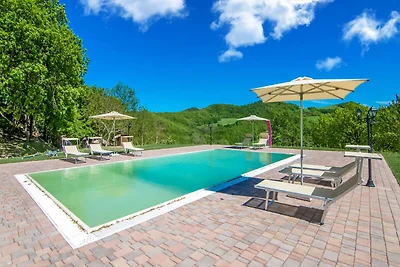 Landhaus mit Pool in der Marken-Region