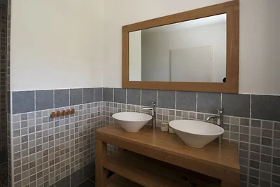 Moderne Villa mit privatem Pool in Roquebrun