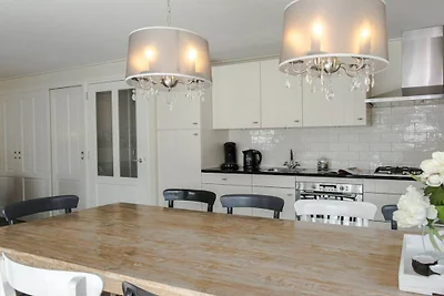 Ferienhaus in Nes mit Schwimmbecken