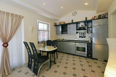 Villa in Ripenda Kras mit Pool und Sauna