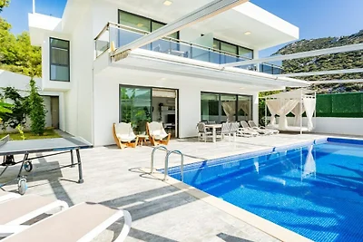 Villa in Kalkan mit Schwimmbecken