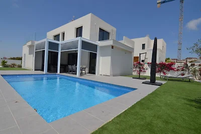 Moderne Villa mit privatem Pool