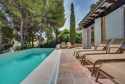 Luxus-Villa mit privatem Pool und Blick auf d...