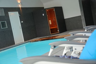 Gemütliches Ferienhaus in SommeLeuze mit Pool