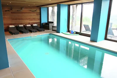 Imposant vakantiehuis in Stoumont met binnenz...