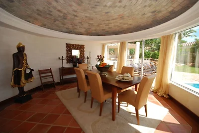 Luxuriöse Villa mit privatem Pool