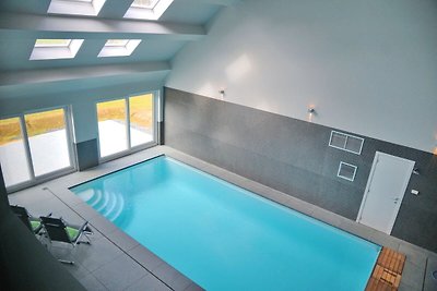 Gemütliches Ferienhaus in SommeLeuze mit Pool