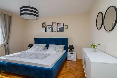 Modern Apartment Near Trogir Beach with Sea V...