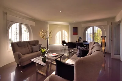 Moderne Villa mit privatem Pool in Sayalonga