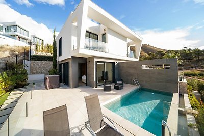 Moderne Villa mit Pool und Meerblick