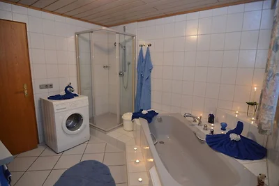 Schönes Ferienhaus mit großem Garten bei...