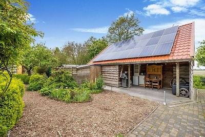 Verzorgd appartement in Baflo met een terras