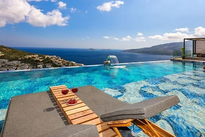 Villa in Kalkan mit Schwimmbecken